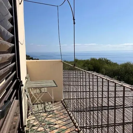 Casa Bacco, Capistello Vila